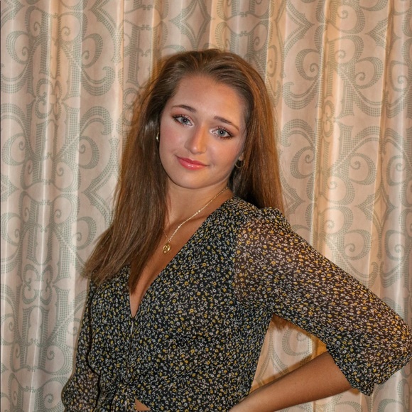 Meet your Posher, Gianna - Picture 4 of 6